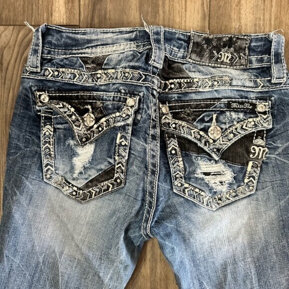 #256 Miss Me Mid-Rise Straight - 26 x 33.5 - Style MP8629T (Color: MK 528) - Picture 1 of 6